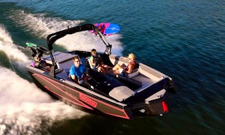 Heyday WT-2 Wake Tractor Surfing Boat. Delivered Anywhere In Okanagan