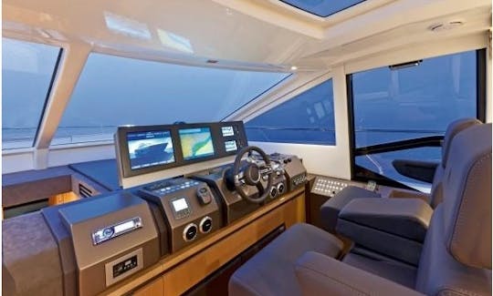 Sunseeker 64 Luxury Yacht in Cancún, 6 hours minimum rental