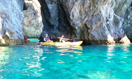 Kayak tours in Sesimbra or Albufeira's Lagoon