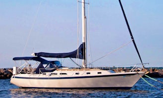 Set sail on NY Harbor aboard this beautiful and luxurious Ericson sloop!