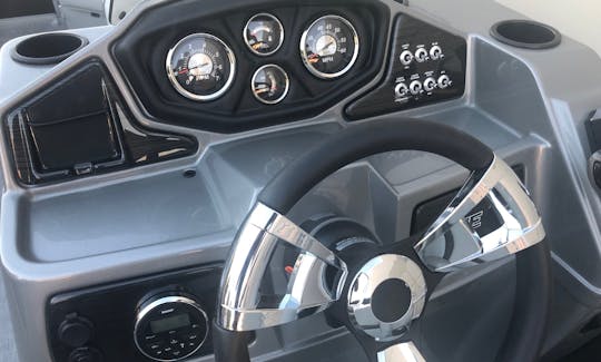 Bote Tritoon 2019 de 23' y 150 HP en alquiler en South Lake Tahoe