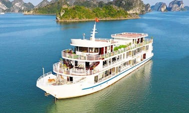 3 Days 2 Nights Luxury Cruise onboard 4.5 Star Sapphire Cruise Junk Boat in Vietnam!
