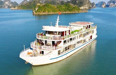 3 Days 2 Nights Luxury Cruise onboard 4.5 Star Sapphire Cruise Junk Boat in Vietnam!