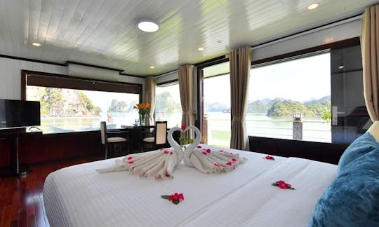 3 Days 2 Nights Luxury Cruise onboard 4.5 Star Sapphire Cruise Junk Boat in Vietnam!