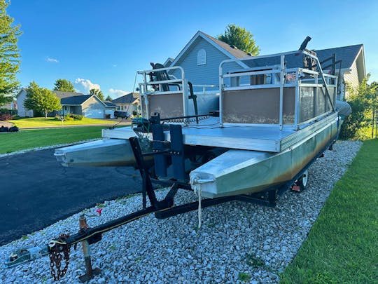 17' Pontoon Boat Rental near White Bear Lake