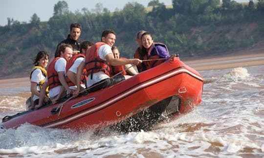 Aventura de rafting no Tidal River em Nova Scotia, Canadá - opções de marés extremas, altas e regulares!