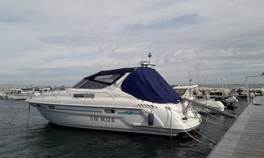 Sealine 36 Motor Yacht Charter for 9 People in Trapani, Italy