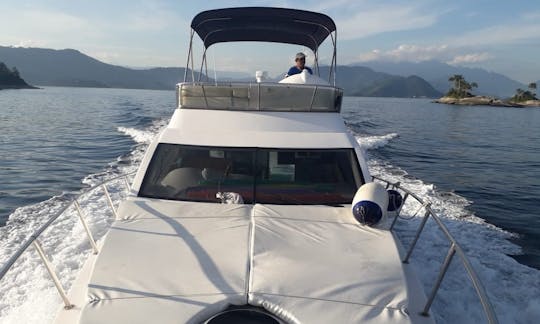 Comfort for up to 16 Guests in Angra dos Reis with 48' Caprice Motor Yacht