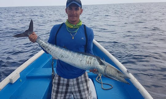 Viaje de pesca en alta mar en Roatán, Islas De La Bahía con el Capitán Lewis y Keaton