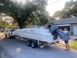 Barco con cubierta Hurricane de 24 pies para 12 personas