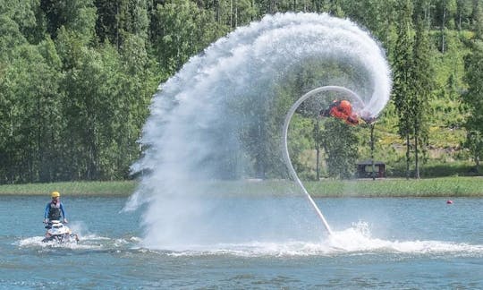 Expérience de flyboard à Hollola, en Finlande