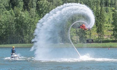 フィンランドのホローラでのフライボード体験