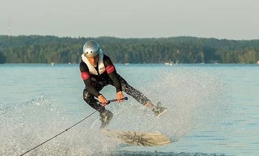 ¡Paseo en wakeboard de 15 minutos en Hollola, Finlandia!