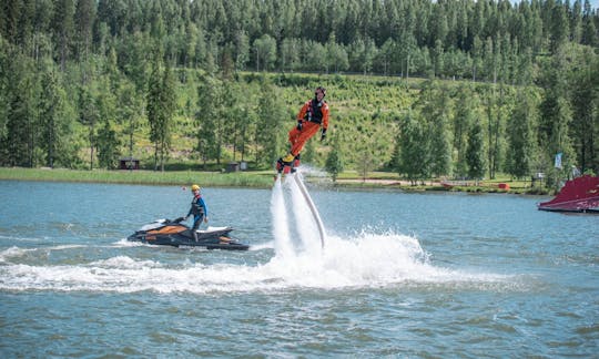 Expérience de flyboard à Hollola, en Finlande