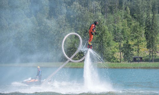 Expérience de flyboard à Hollola, en Finlande