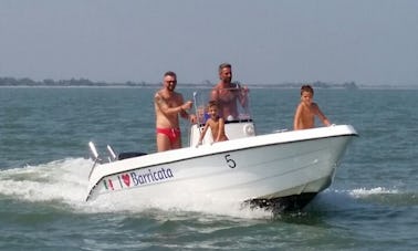 Découvrez le plaisir unique de la pêche en louant un bateau à moteur pour 7 personnes à Porto Tolle, en Vénétie