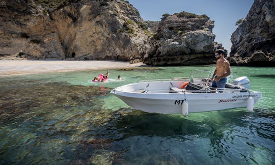 Explore las increíbles Arrábida, Setúbal y Sesimbra: alquiler de barcos privados