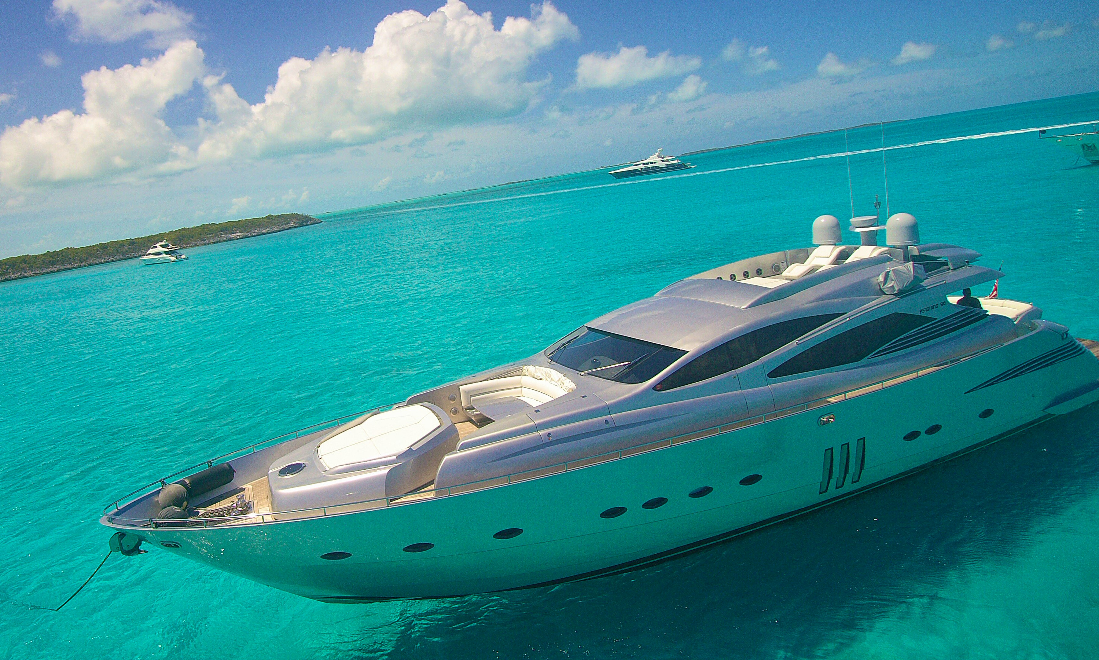 yacht for rent in bahamas