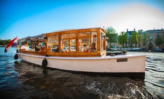 Rain or sun, the boat is suitable for any weather condition!