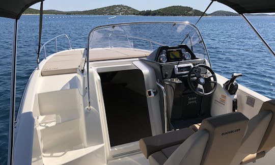 Terraço Quicksilver 755 para 8 pessoas em Tisno, Croácia!