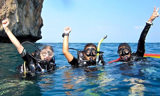 Private Boat Charter for Snorkeling, Sightseeing and Scuba Diving for couples, families and groups in Tambon Rawai, Phuket