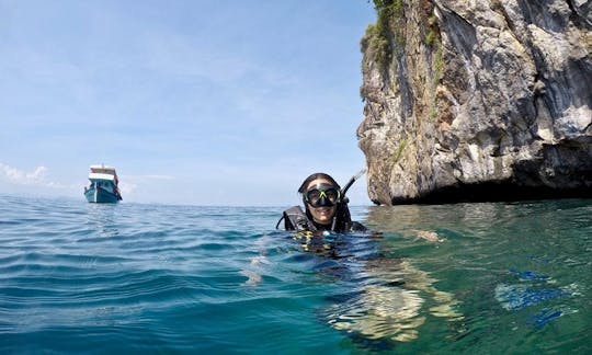 Private Boat Charter for Snorkeling, Sightseeing and Scuba Diving for couples, families and groups in Tambon Rawai, Phuket