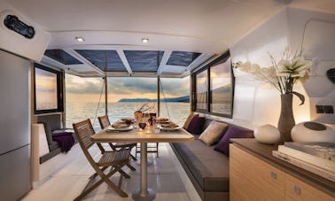 Catamarã de luxo Bali 4.0 disponível para fretamento privado e compartilhado