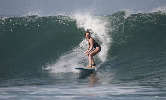 Lección de surf con un instructor talentoso y súper amable en Kecamatan Kediri, Bali