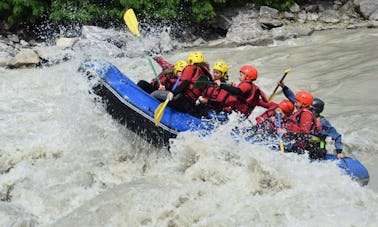 Découvrez le Rhône en Suisse sur votre radeau ! Réservez des excursions de rafting faciles à stimulantes dès aujourd'hui !