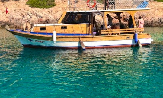 34' Manavgat Turkish Wooden Boat for Private Fishing and Sightseeing Trip in İzmir Çeşme Ildır