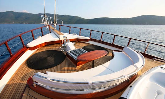 Book the 98ft "White Goose" Gulet in Bodrum, Muğla