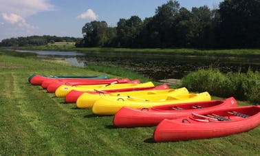 Louez un canoë 2 ou 3 places pour des excursions sur les rivières Mūsa et Lielupe ! 12 canots disponibles à la location !