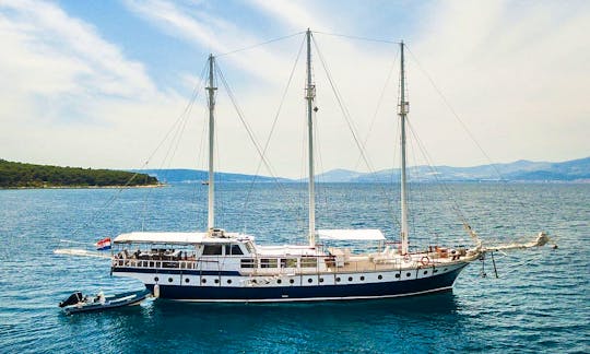 110' Sailing Gulet with 4 Crew in Split, Croatia - Perfect for Families!