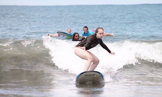 Aulas de surf particulares e em grupo com instrutores profissionais de surf em Puerto Carrillo