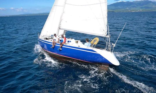 Sailing Yacht Charter for 6 People in Pasay, Philippines!