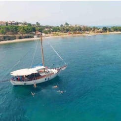 LOCATION DE BATEAU PRIVÉ À KUSADASI « HIRA ṀNA » POUR 13 PERSONNES.