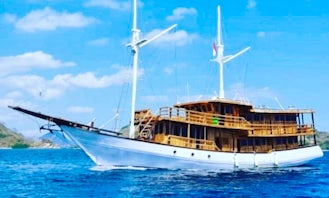 Liveaboard Cruises in Komodo Islands