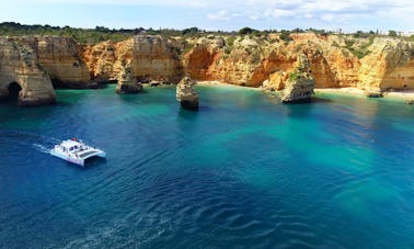 Catamaran Mara Cruise from Albufeira to Benagil