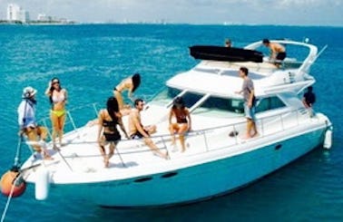 SeaRay 41 Fly Bridge Motor Yacht Charter in Cancún, Isla Mujeres
