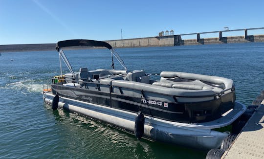 Spacious 25' Bentley Encore on Lake Travis!