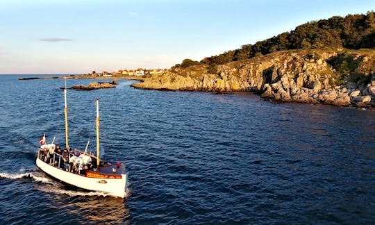 Passeios de barco pela ilha em Gudhjem