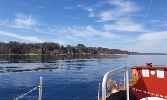 Passeios de barco pela ilha em Gudhjem