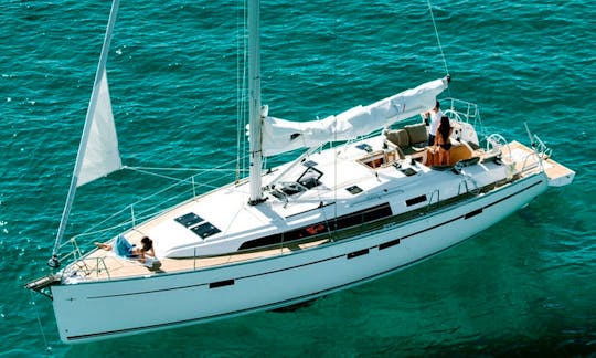 Sailing Charter - 46' Bavaria Cruiser for 9 People in Alimos, Greece
