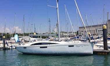 ¡Alquila un monocasco Bavaria Vision 46 Cruising en Lisboa, Portugal!