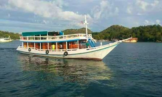 Snorkeling Boat Tours in Komodo Island with Marsy!