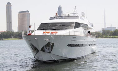 Reserve o luxuoso San Lorenzo Power Mega Yacht de 82 pés em Sheikh Zayed, Dubai