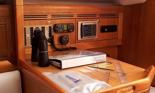 Navegue em Vigo, Galiza, no monocasco Elan Performance Cruising de 31 pés