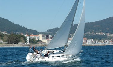 Sail Around in Vigo, Galicia on 31ft Elan Performance Cruising Monohull