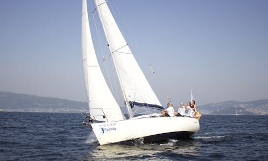 Navegue em Vigo, Galiza, no monocasco Elan Performance Cruising de 31 pés