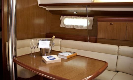 2007 Jeanneau Sun Odyssey 39i Cruising Monohull Charter in Vigo, Galicia